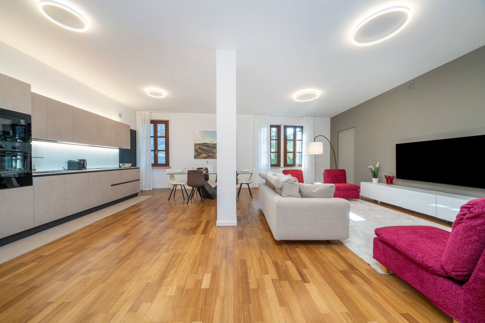 Open space di Goccia di Luce con cucina, pranzo e salotto